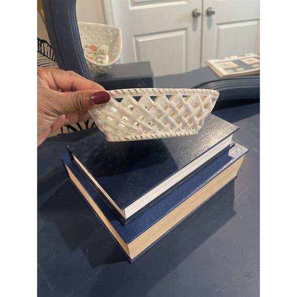 White Floral Heart Ceramic Bowl Lattice Detail Cottage Core Trinket Dish - Picture 3 of 7